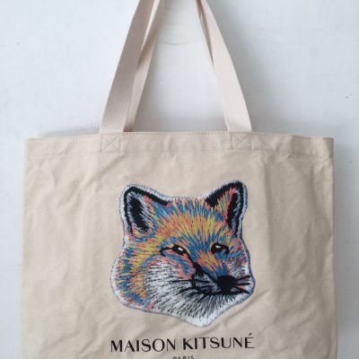 MAISON KITSUNE メゾンキツネ トートバッグ 狐のイラスト 大容量 おしゃれ バッグ カジュアル デイリー ショッピング 旅行 人気 ホワイト 個性派