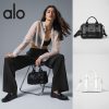 Alo Yoga アロー ヨガ トートバッグ ミニ バッグ 軽量 シンプル デザイン スポーティ スタイリッシュ 日常使い おしゃれ ブラック ホワイト