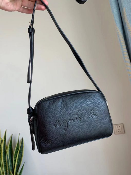 新品 アニエスベー ショルダーバッグ エンボスロゴ レザー ブラック ホワイト